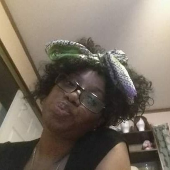 Meet your Posher, Sandi - Picture 1 of 1